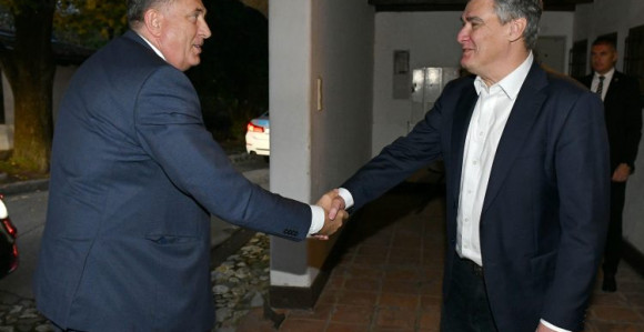 Nakon udara optužnice, Dodik tražio utjehu kod prijatelja