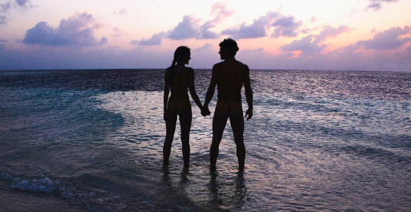 Nudisti započeli kampanju protiv obučenih turista