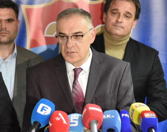 Ne slušajte čovjeka koga je NATO doveo na vlast