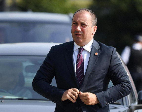 "Milorade, krajnje je vrijeme da podneseš ostavku"