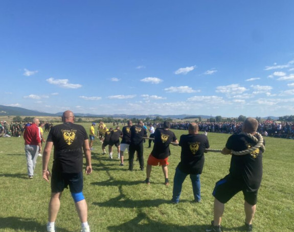 Hiljade ljudi na Nevesinjskoj olimpijadi (VIDEO)