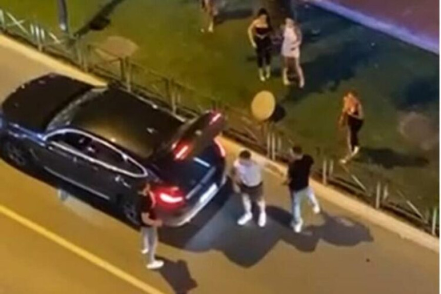 Masovna tuča u Budvi: Pregazio noge muškarca
