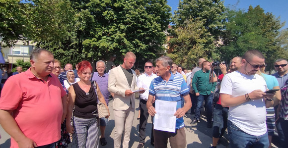 Policija zaustavila šetnju, legitimisan Stanivuković