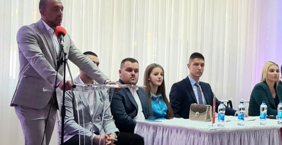 Млади СНСД Добоја спремни и у ватру и у воду за Додика