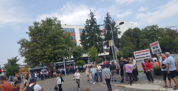 SNSD blokirao saobraćaj zbog skupljeg parkinga