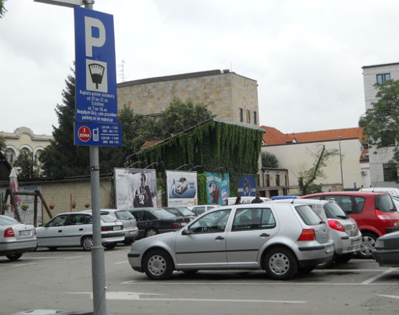 Haos oko parkinga: Vraćene table sa starim cijenama