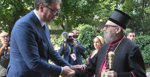 Vučić: Počastvovan sam ordenom od vladike Lukijana