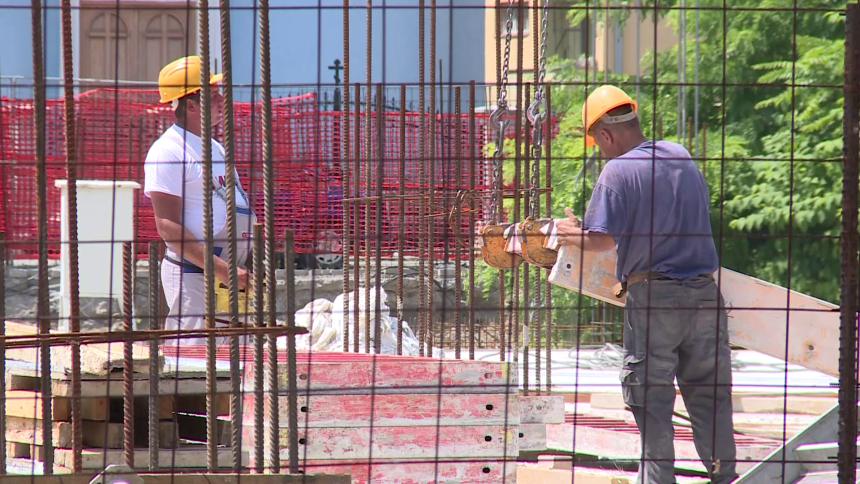 Mladi odlaze, a kompanije traže starije radnike (VIDEO)