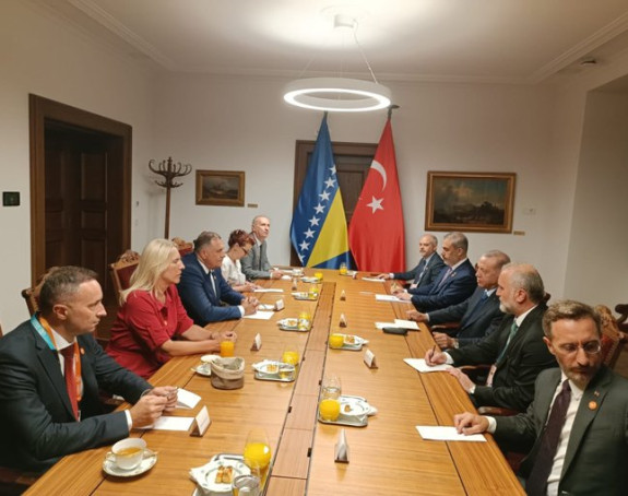 Predsjedniče, gdje je "nestala" zastava Republike Srpske sa Erdoganom?!
