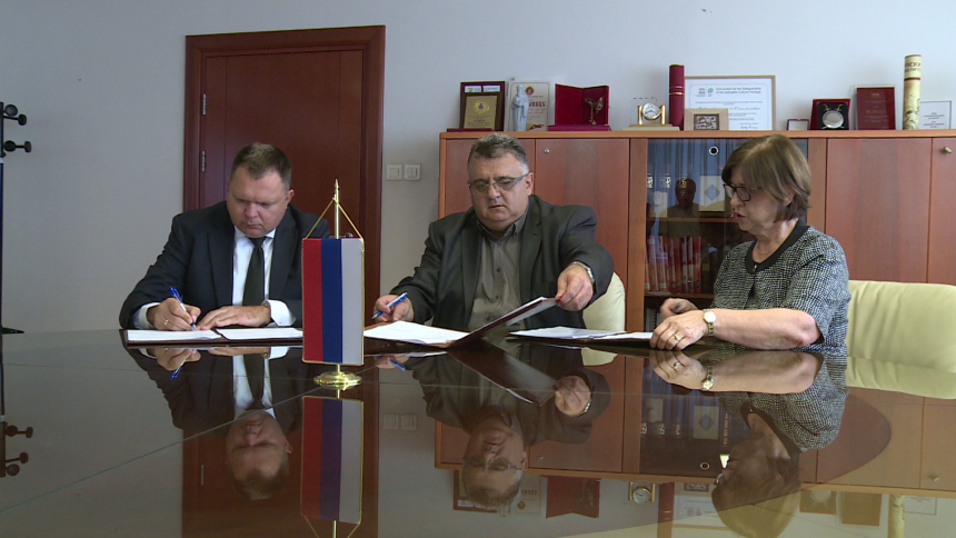 Prosvjetari dobili povećanje od 100 KM od 1. januara