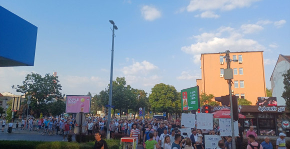 Протестна шетња у Бијељини: "Нећемо смеће из Брчког!"