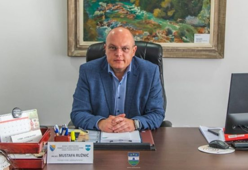 Оружје се извлачи из бихаћке касарне и одвози у Хрватску