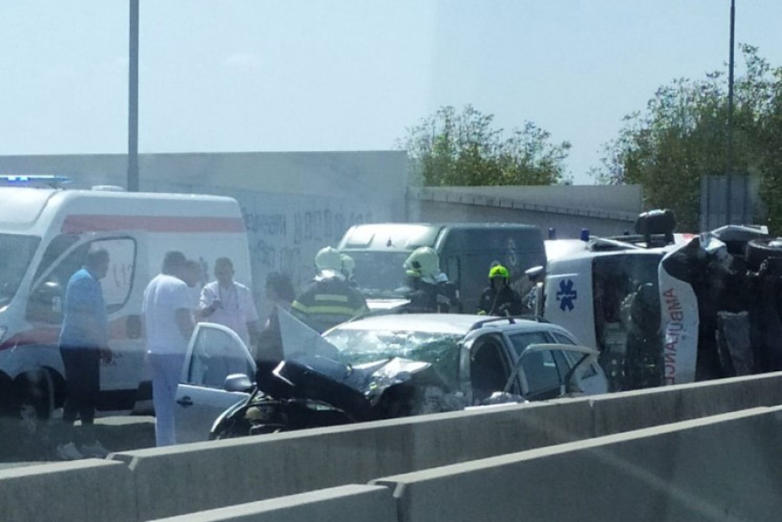 Težak udes kod Banjaluke: Poginuo pacijent