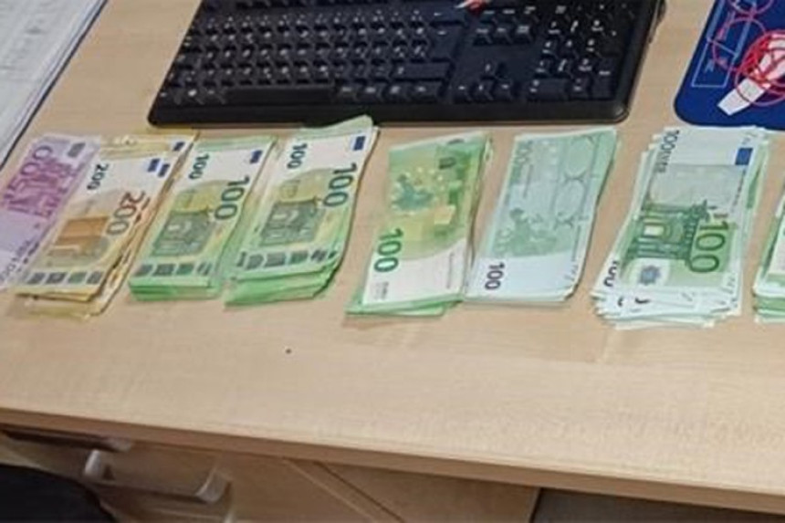 Vozač kamiona iz BiH u kabini krio 38.000 evra
