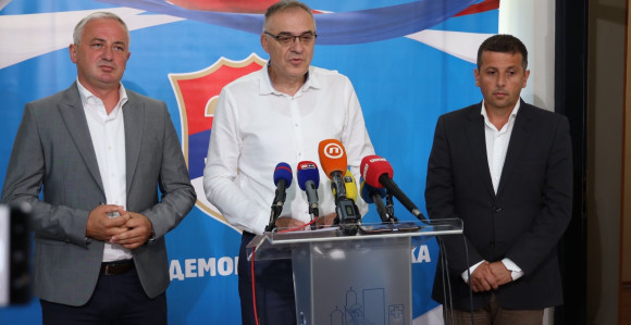 NSRS izigrana, Dodik prodaje interese Srpske