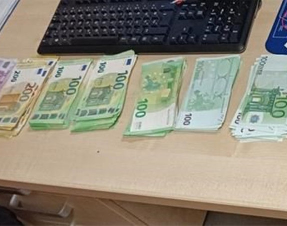 Vozač kamiona iz BiH u kabini krio 38.000 evra