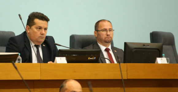 Gospodo, da li je na sceni opet prenos nadležnosti?