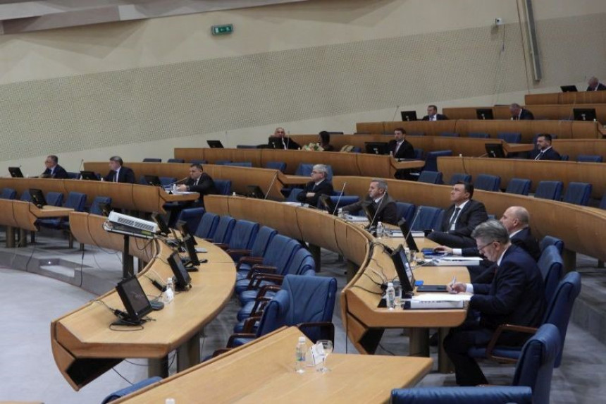 Parlament donosi rezoluciju: Savjet ministara da zaštiti žene od nasilnika?!