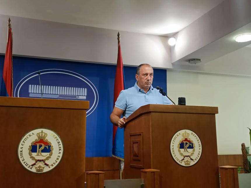 "Ovo je predstava za javnost samo da bi SNSD trgovao"