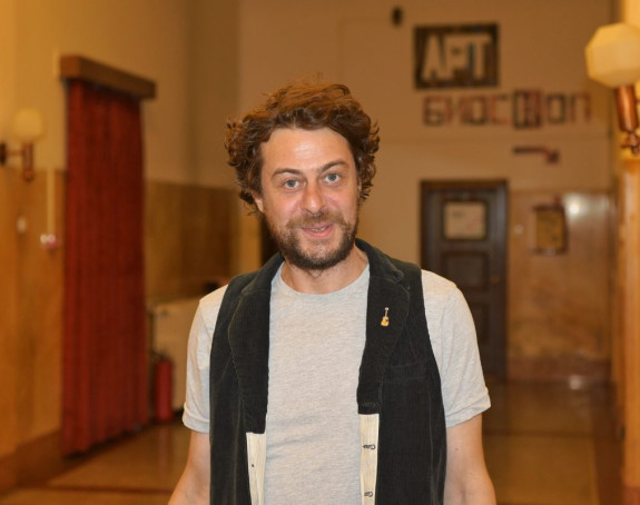 Glumac Miloš Vlalukin priveden na snimanju serije!