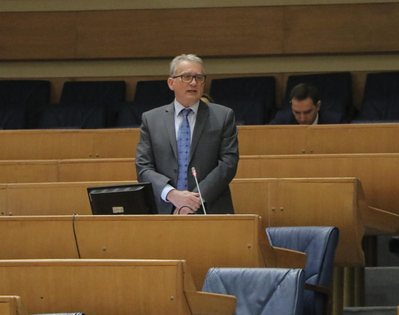 Ko se dovodi u vezu sa nasiljem ne može biti u insitucijama