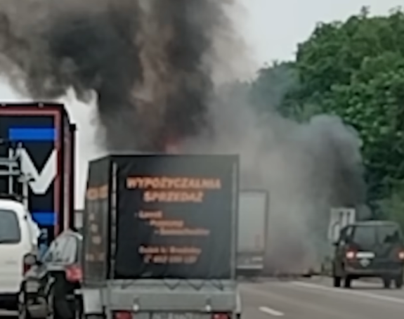 Eksplozija na auto-putu: Sudar pet kamiona (VIDEO)