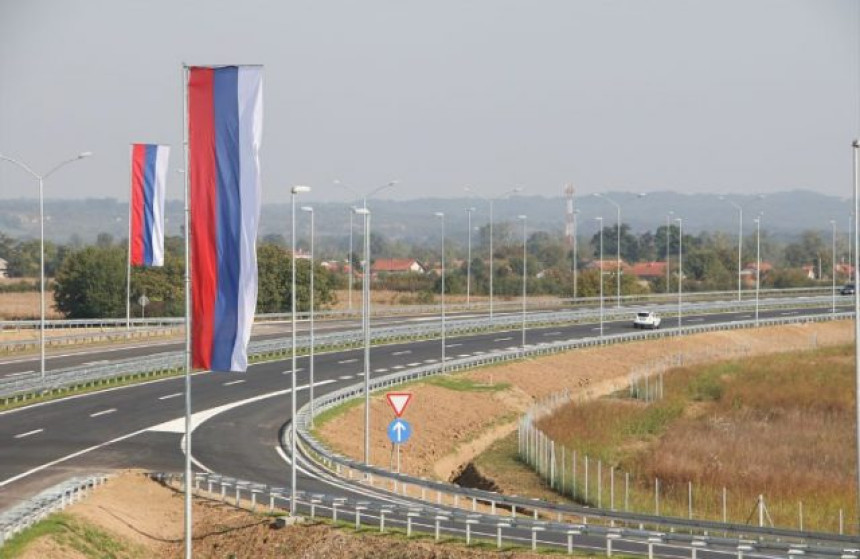 Kamion pregazio pješaka na auto-putu "9. januar"