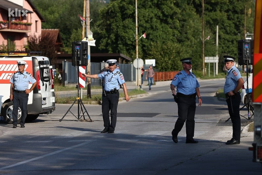 Članovi SNSD-a na više mjesta dali podršku Dodiku