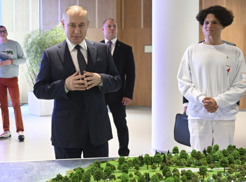 Путин обишао родни крај своје породице