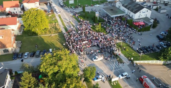 Uzmicanje i puzanje režima nakon debakla