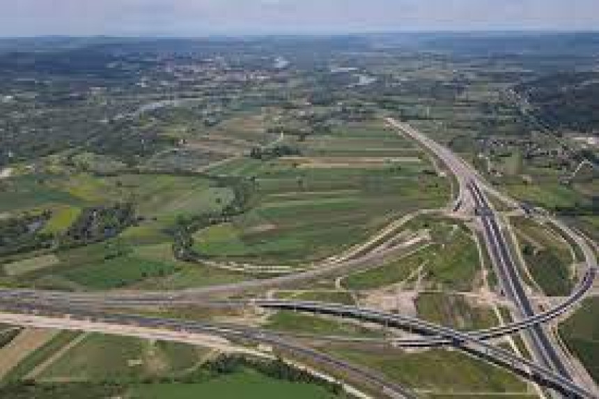 Zbog međusobnih blokada blokirano 7 grantova EU