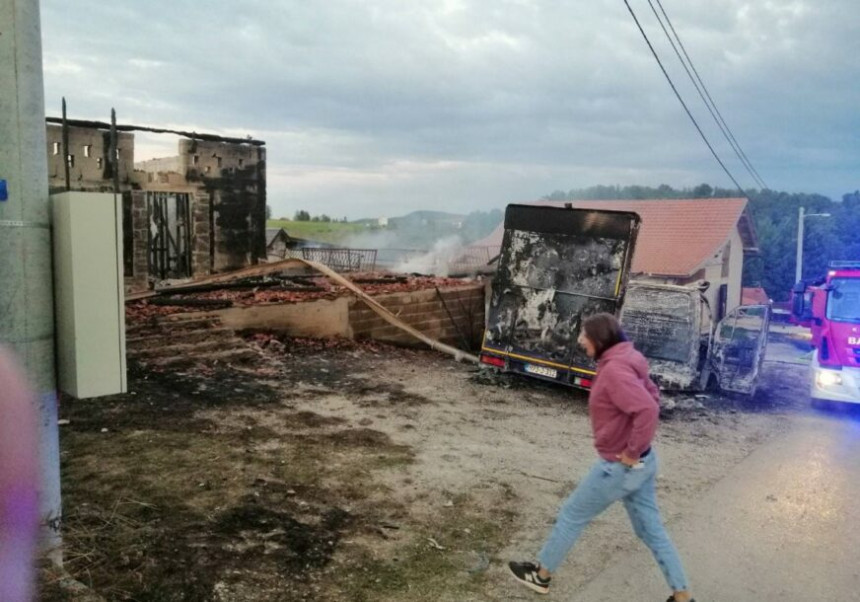 Бањалука: У пожару изгорјела два коња, камион и сијно