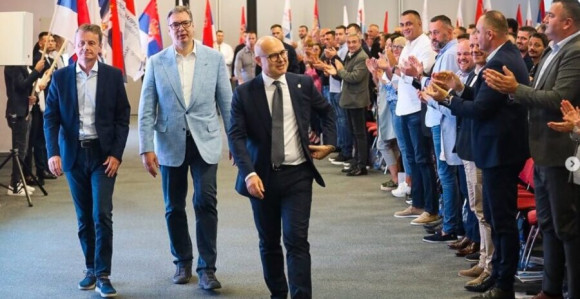 Vučić prisustvovao radnom sastanku SNS-a za Vojvodinu