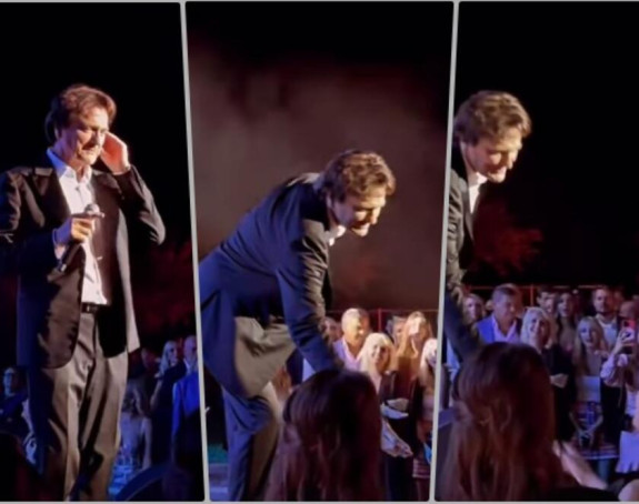 Čola pozdravio Natašu tokom nastupa pevajući stih pesme