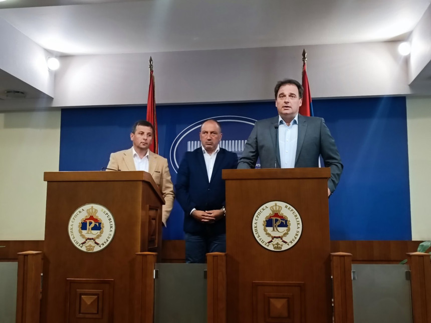 Zašto tolerišete Dodikovo ponašanje?