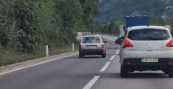 Opasno preticanje između Mostara i Jablanice (VIDEO)