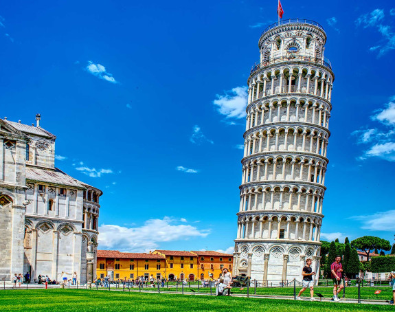 Toranj u Pizi slavi 850. rođendan – i dalje je kriv