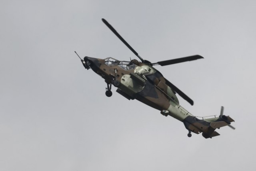 Helikopter se srušio u Dubaiju, potraga za posadom
