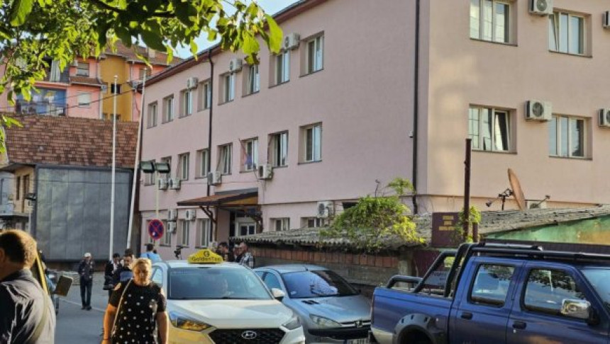 KiM: 40-ak zaposlenih proveli noć u kancelarijama