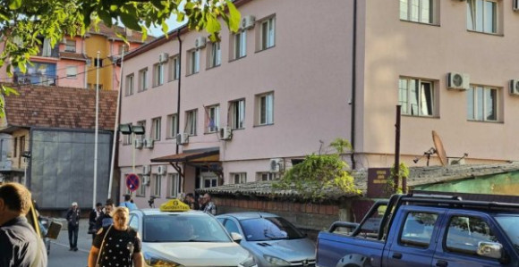 KiM: 40-ak zaposlenih proveli noć u kancelarijama