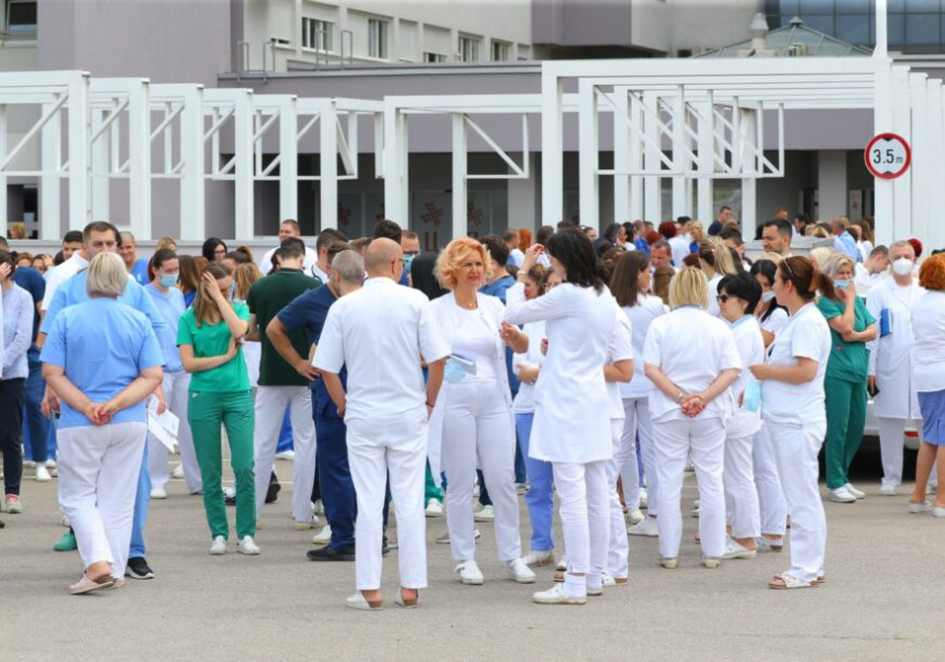 Traže hitan sastanak sa Dodikom: Medicinari ne odustaju od povšice