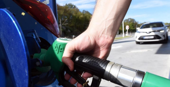 Tri KM litar: Šta donosi novo poskupljenje goriva?