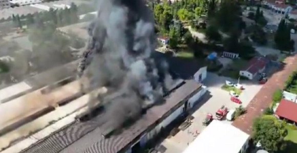 Požar guta firmu u Mostaru, nema povrijeđenih (VIDEO)