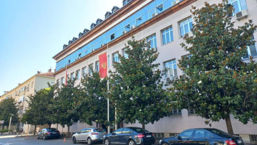 Prokopan tunel ispod zgrade Višeg suda do depoa