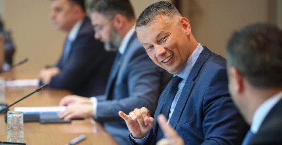 Luksuz na račun države: 200.000 maraka za vozila