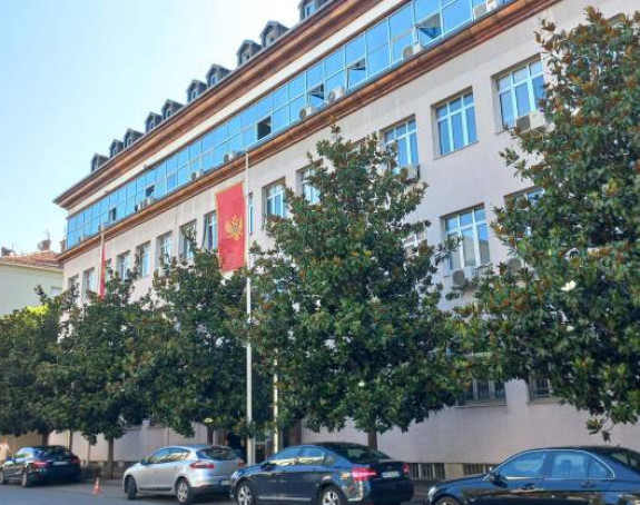 Prokopan tunel ispod zgrade Višeg suda do depoa