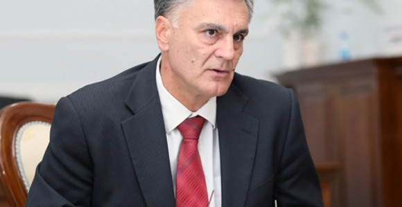 Oglasio se i ministar policije: Demantuje Šmita