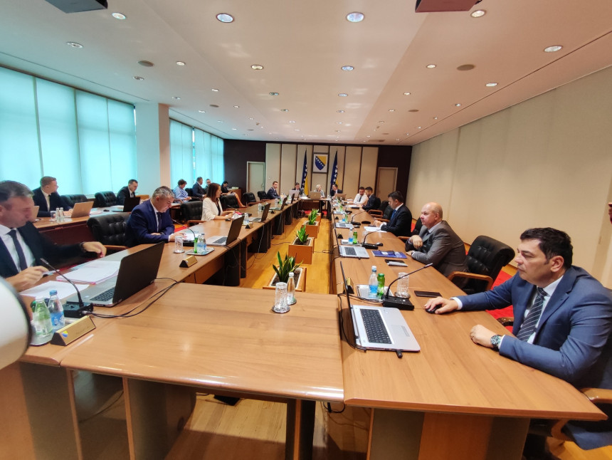Poluprazan saziv, zakon o sudovima ponovo skinut