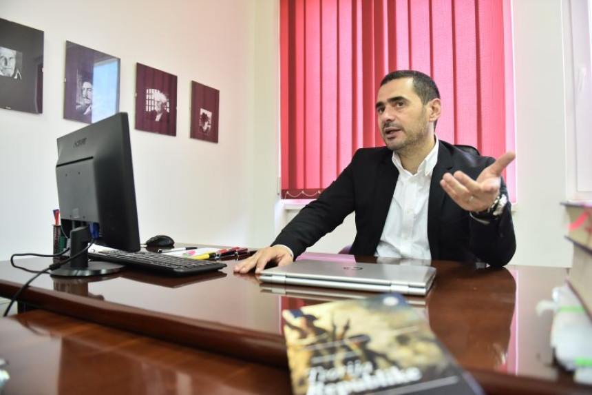 Izdajnici & strani plaćenici