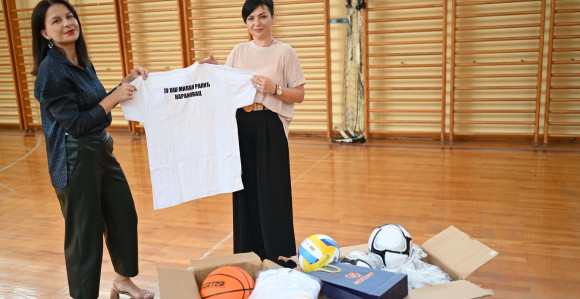Za sport u školama: Nova oprema iz Mozzarta za osnovce u Karanovcu i Trnu